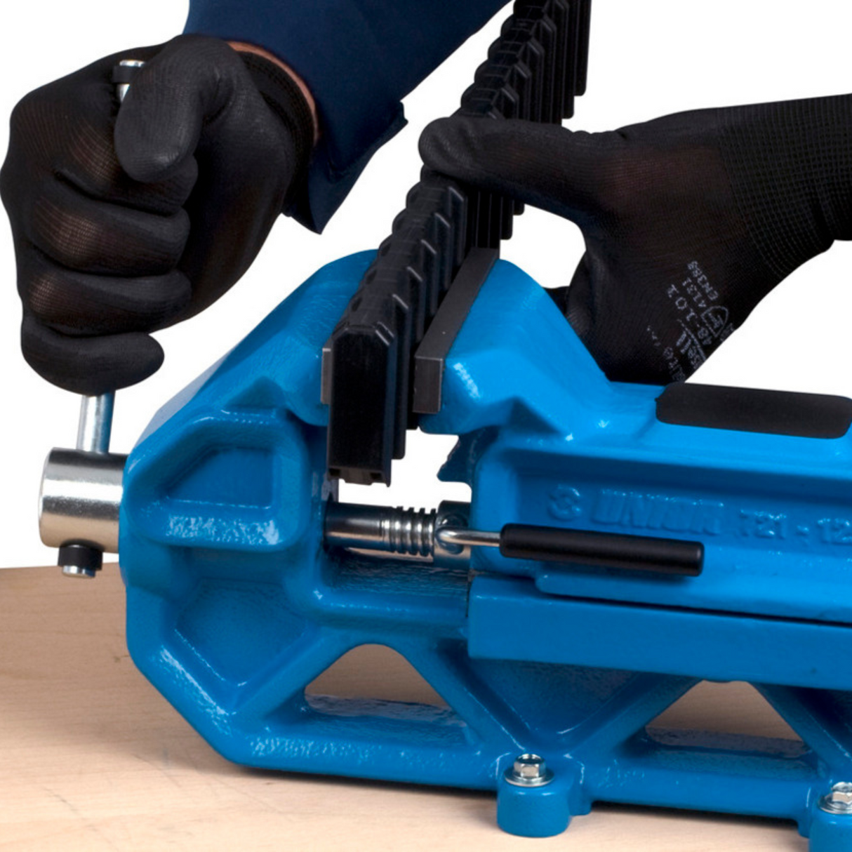 Menghina de banc Unior Irongator cu sistem de prindere/desfacere rapida