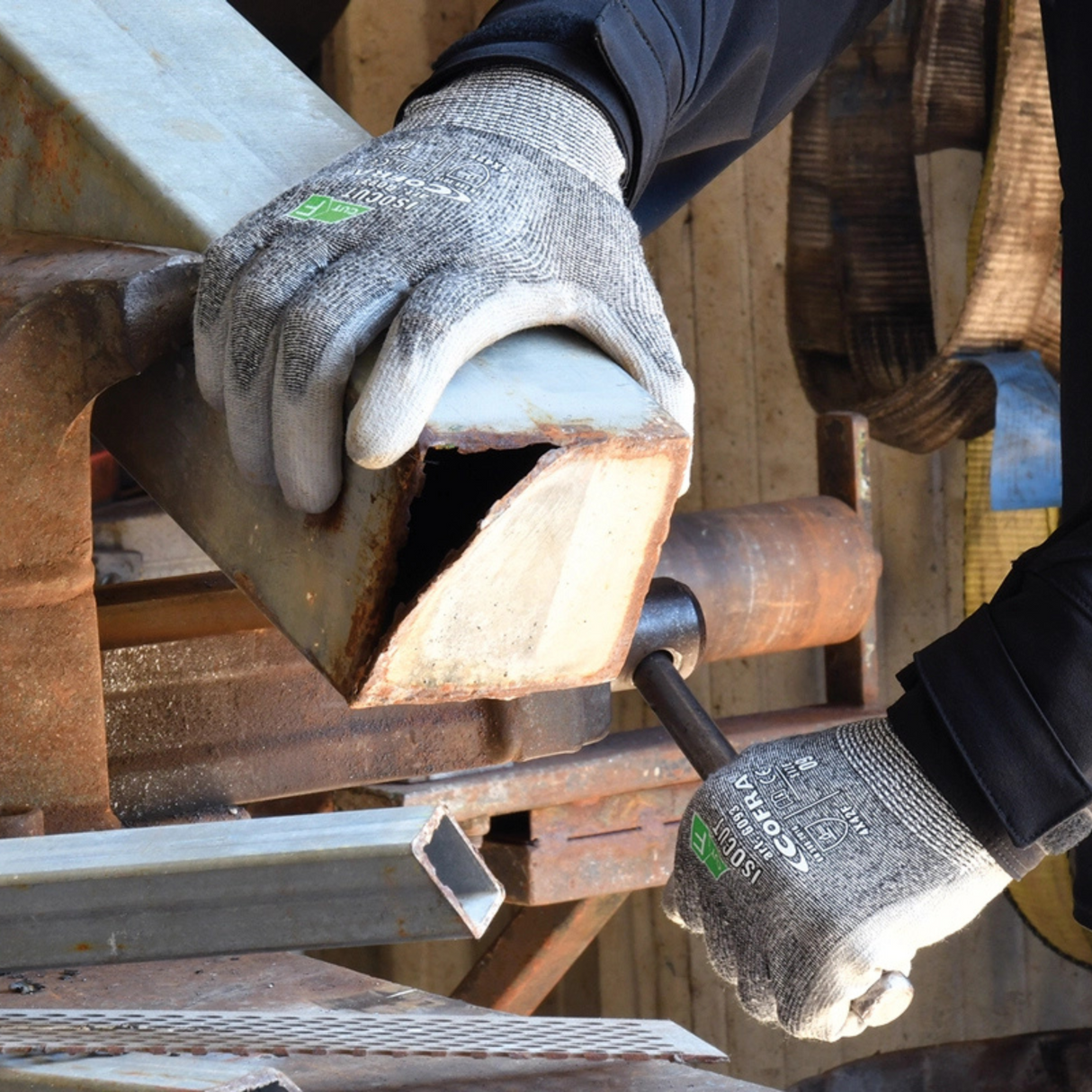 Manusi rezistente la taietura Isocut