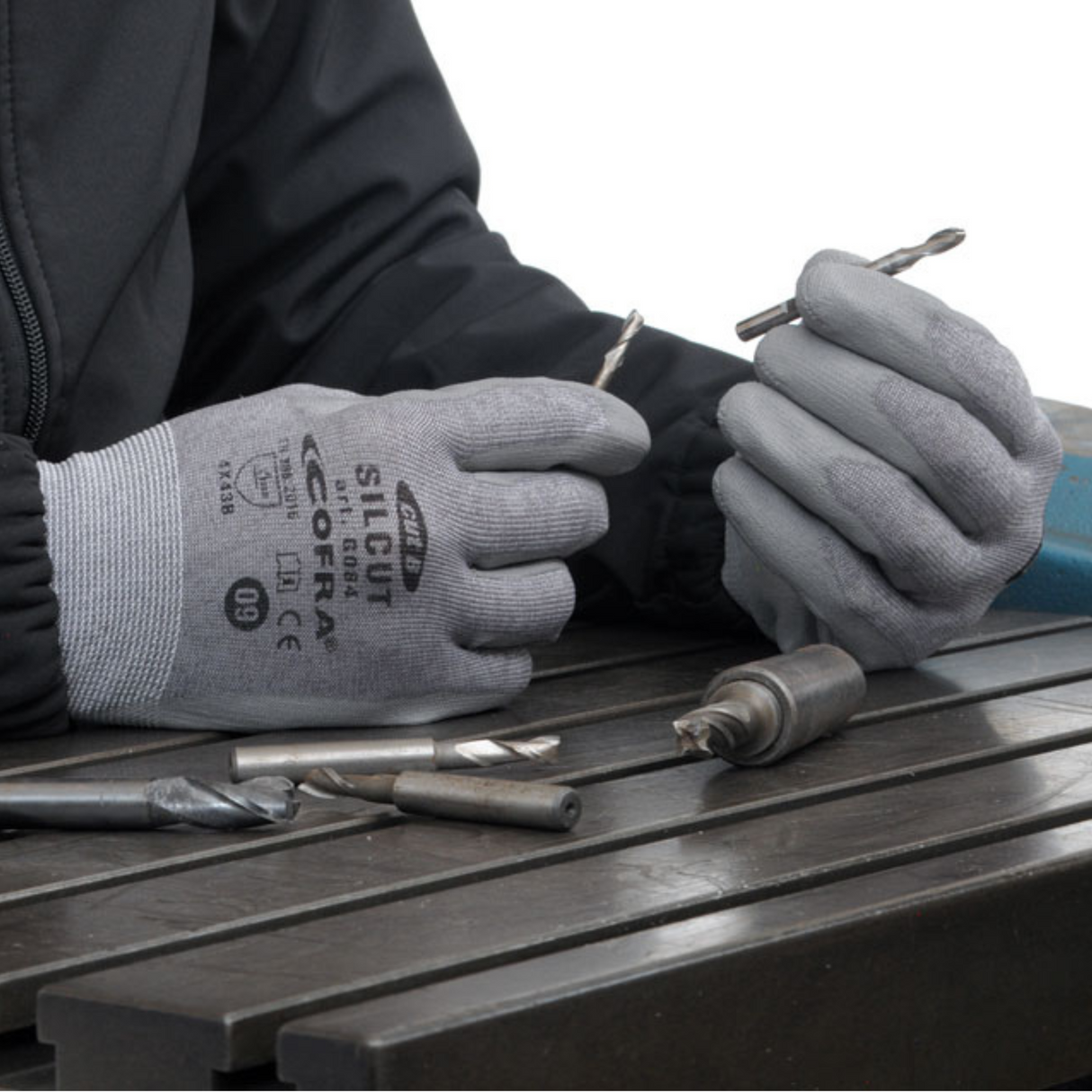 Manusi rezistente la taietura Silcut