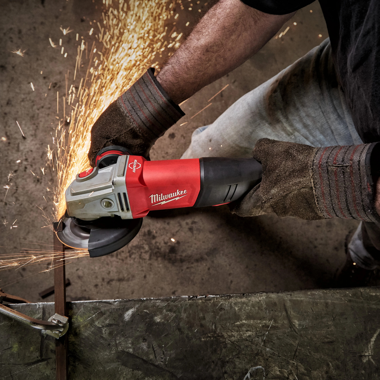 Milwaukee AGV13-125XSPDEB angle grinder - 1250W 